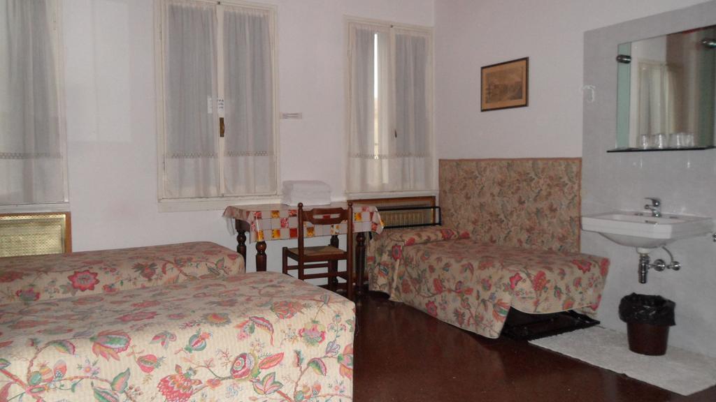 Hotel Locanda Ca' Foscari Venice Room photo