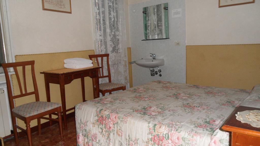 Hotel Locanda Ca' Foscari Venice Room photo