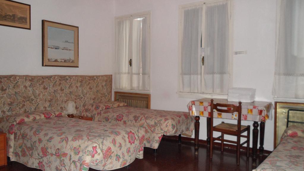 Hotel Locanda Ca' Foscari Venice Room photo
