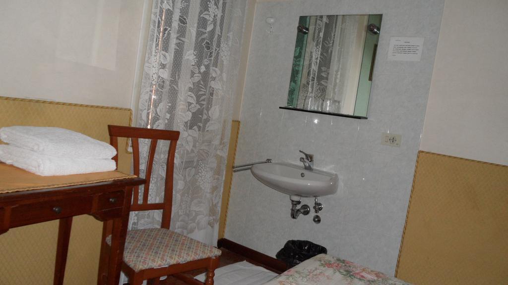 Hotel Locanda Ca' Foscari Venice Room photo