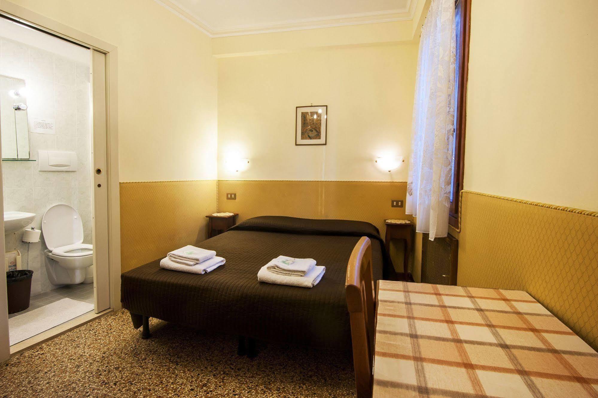 Hotel Locanda Ca' Foscari Venice Exterior photo
