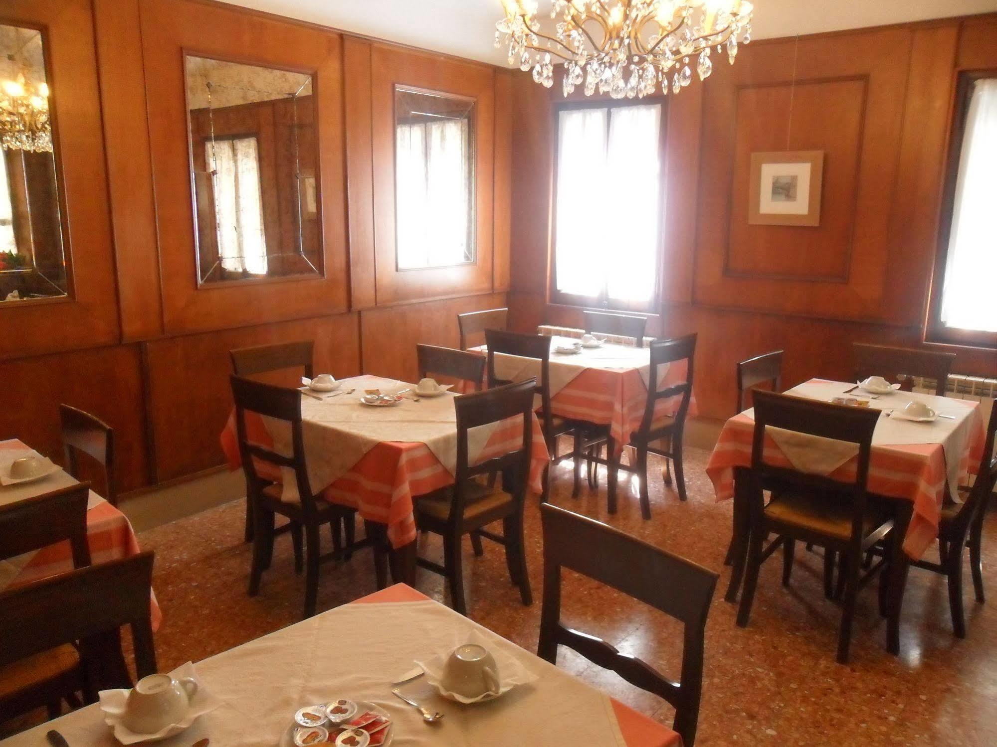 Hotel Locanda Ca' Foscari Venice Exterior photo