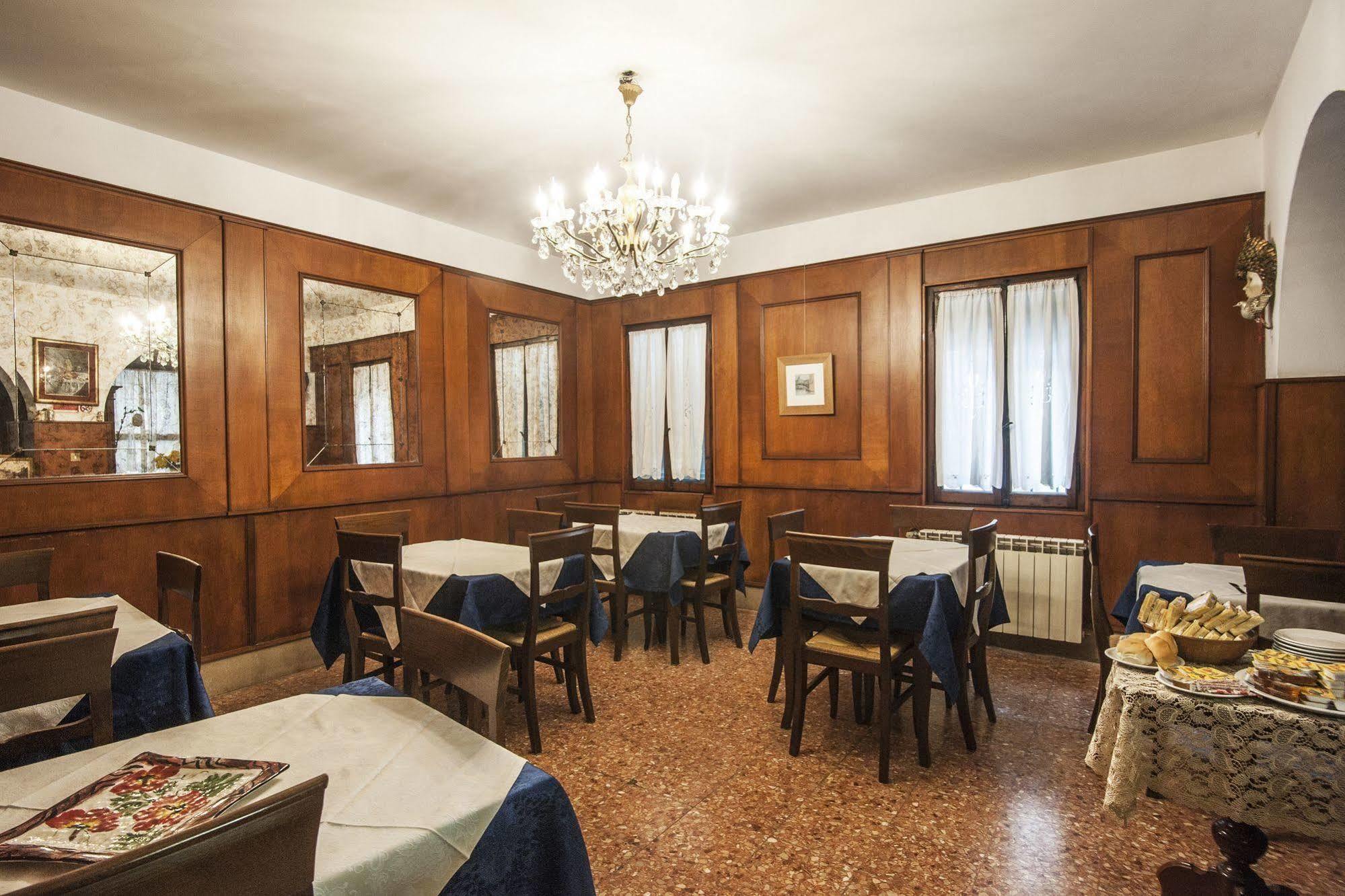 Hotel Locanda Ca' Foscari Venice Exterior photo