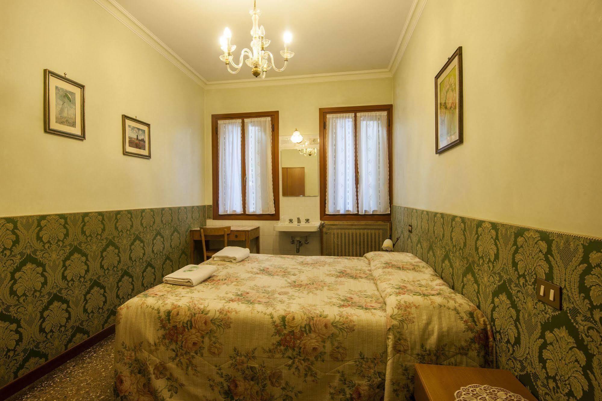 Hotel Locanda Ca' Foscari Venice Exterior photo