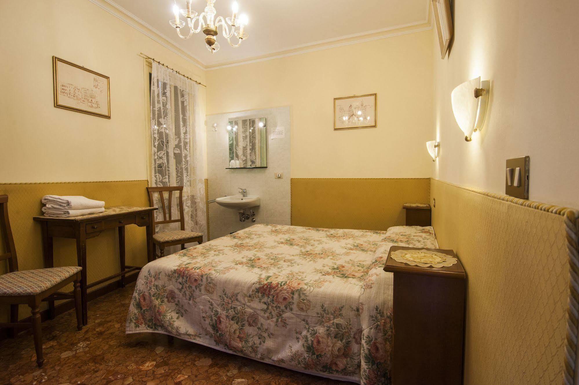 Hotel Locanda Ca' Foscari Venice Exterior photo