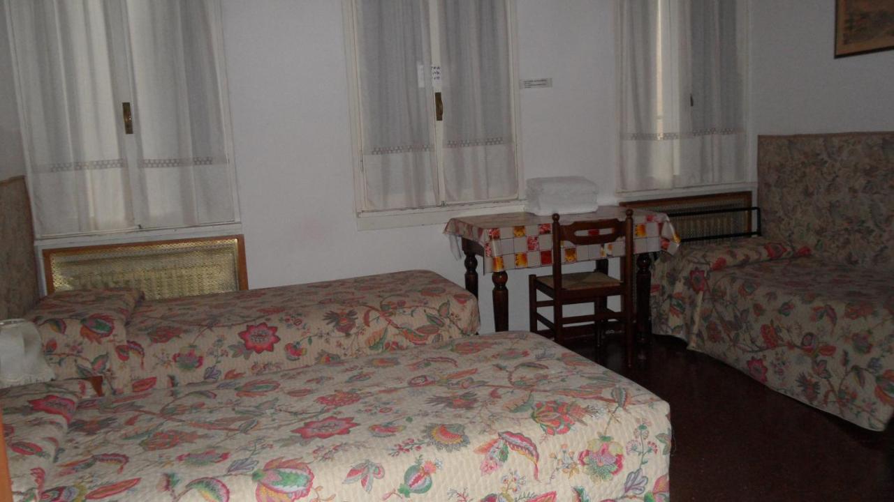 Hotel Locanda Ca' Foscari Venice Room photo